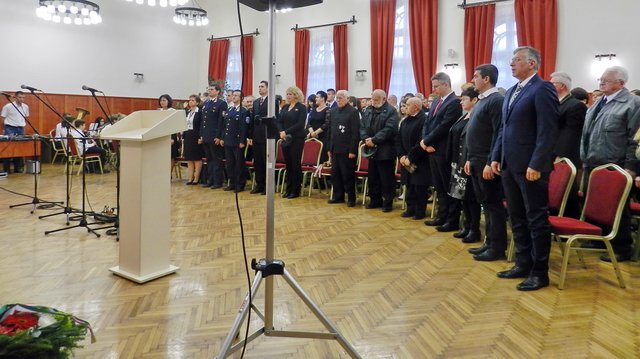 56-ra emlékeztünk 18